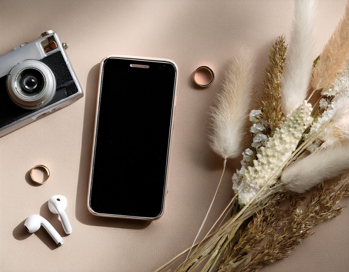 Elementos que puedes incluir en tu invitación digital de boda – Los Instantes